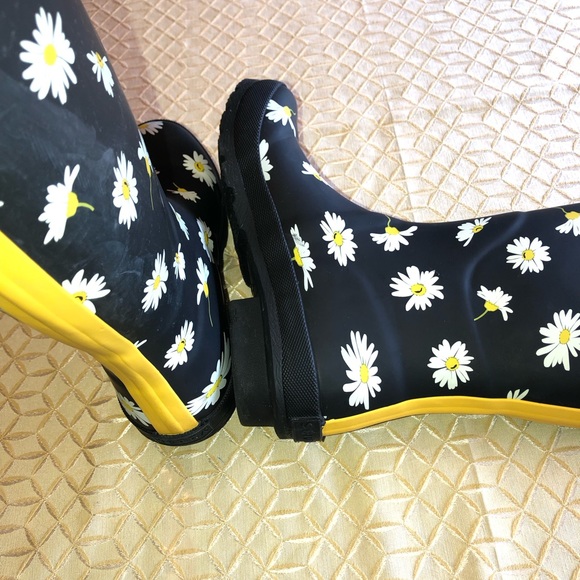 Serra Rain Boots - Picture 7 of 7